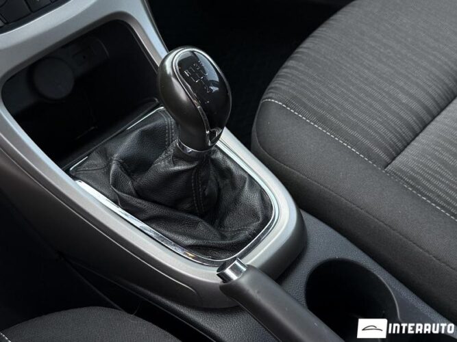 opel Astra 2012