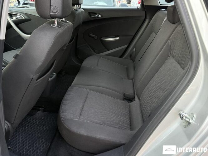 opel Astra 2012