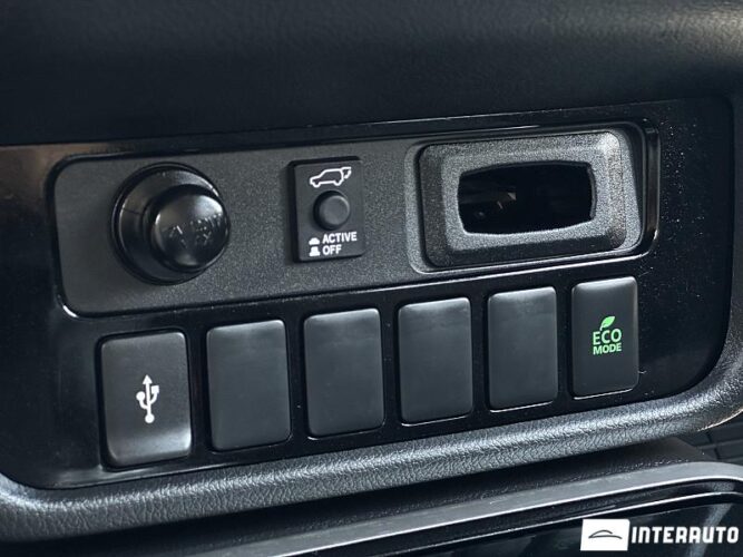 Mitsubishi Outlander 43 mitsubishi Outlander 2020