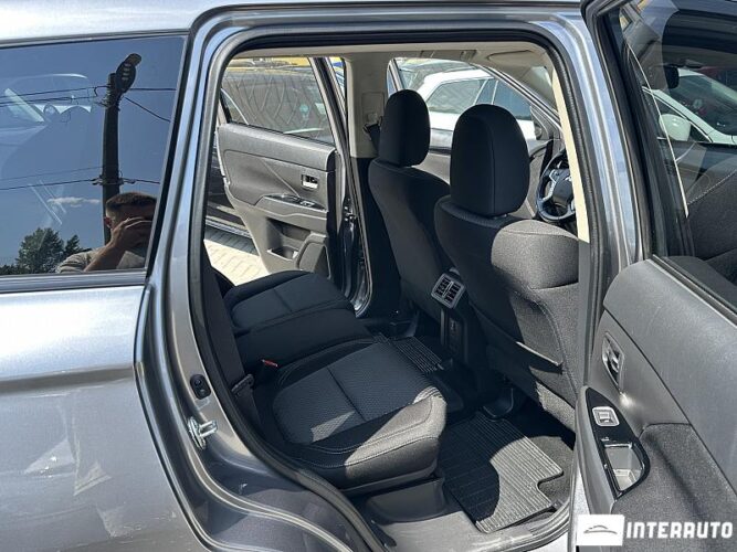 Mitsubishi Outlander 46 mitsubishi Outlander 2020