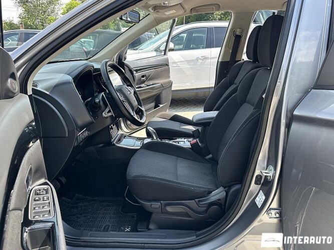 Mitsubishi Outlander 37 mitsubishi Outlander 2020