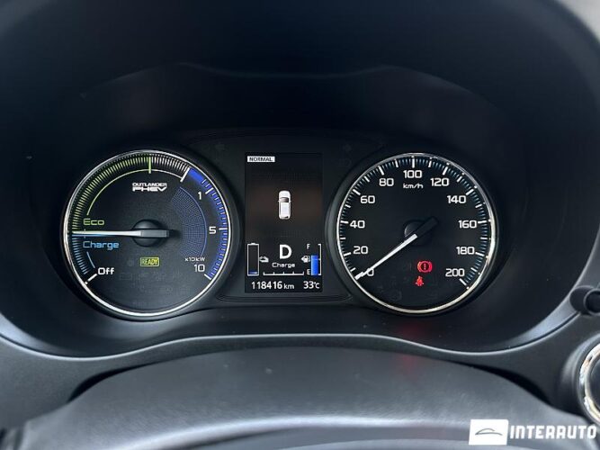 Mitsubishi Outlander 40 mitsubishi Outlander 2020