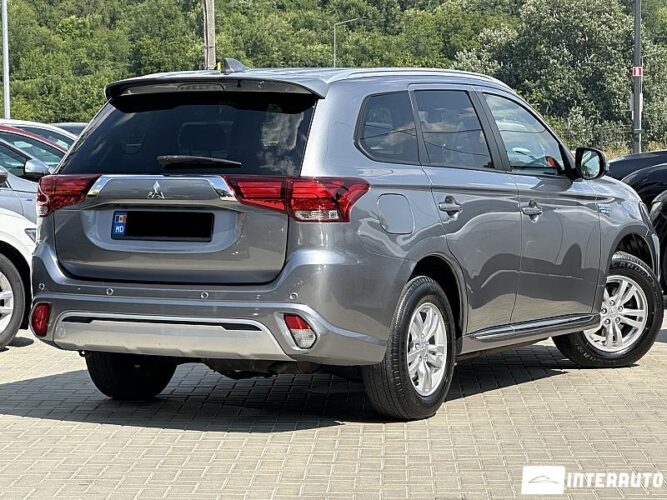 Mitsubishi Outlander 35 mitsubishi Outlander 2020