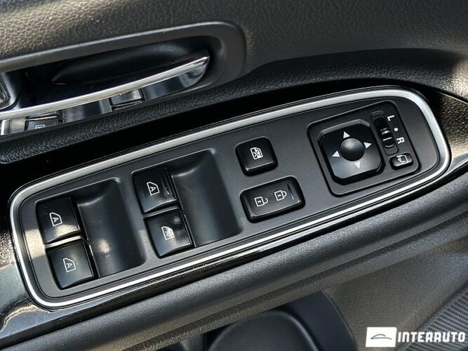 Mitsubishi Outlander 50 mitsubishi Outlander 2020