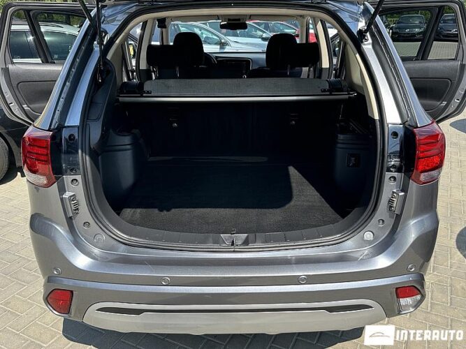 Mitsubishi Outlander 53 mitsubishi Outlander 2020