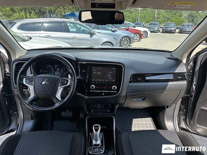 Mitsubishi Outlander 38 mitsubishi Outlander 2020