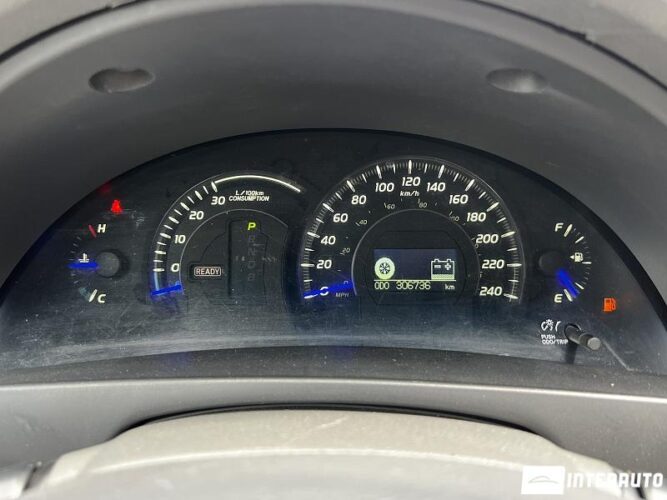 Toyota Camry 2008 doar la InterAuto