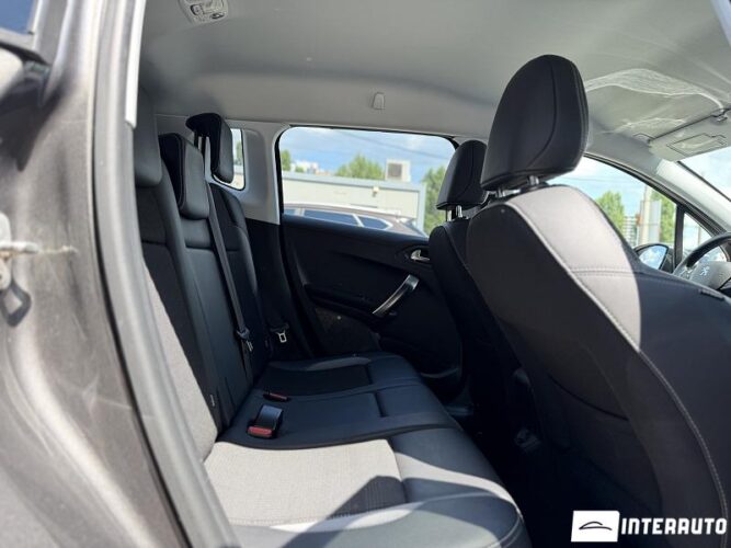 Peugeot 2008 40 peugeot 2008 2019
