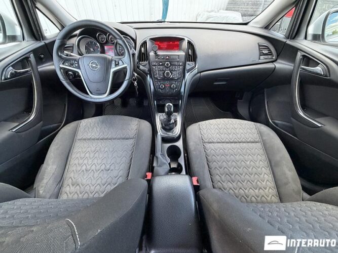 Opel Astra 33 opel Astra 2013