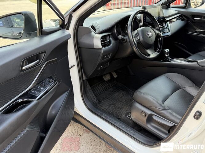 Toyota C-HR 37 toyota C-HR 2018