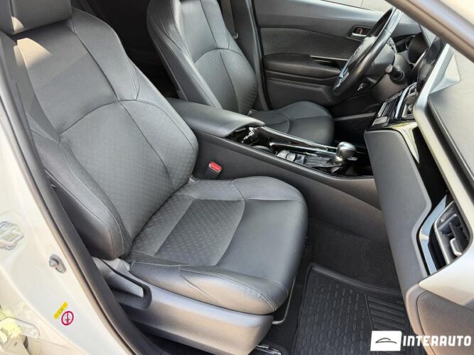 Toyota C-HR 47 toyota C-HR 2018