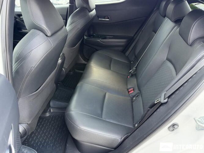 Toyota C-HR 48 toyota C-HR 2018