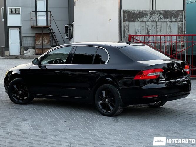 Skoda Superb 32 skoda Superb 2013