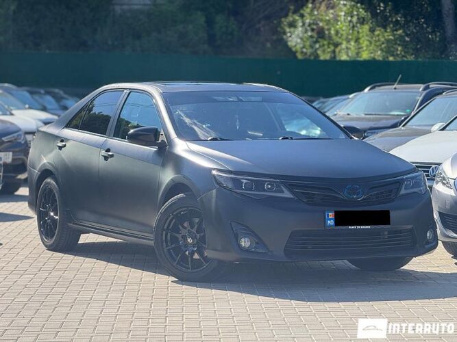 Toyota Camry 2012 doar la InterAuto
