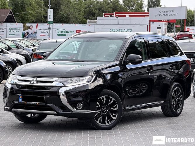 Mitsubishi Outlander 2015 doar la InterAuto