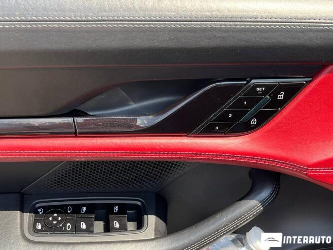porsche Taycan Turbo 2020