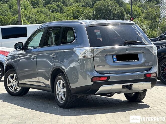 Mitsubishi Outlander 34 mitsubishi Outlander 2014