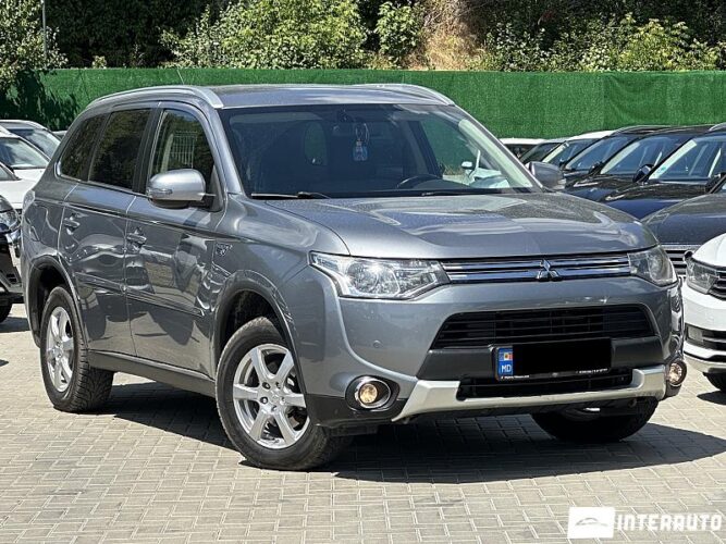 Mitsubishi Outlander 2014 doar la InterAuto