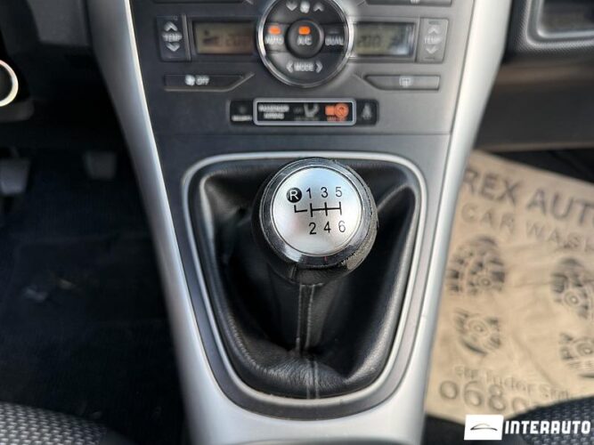 Toyota Auris 37 toyota Auris 2010