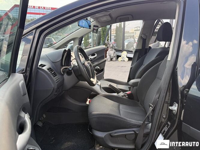 Toyota Auris 32 toyota Auris 2010