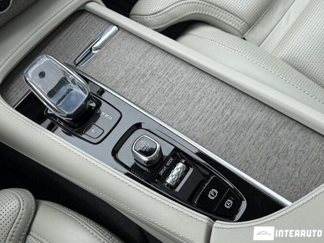 Volvo XC 90 53 volvo XC 90 2020