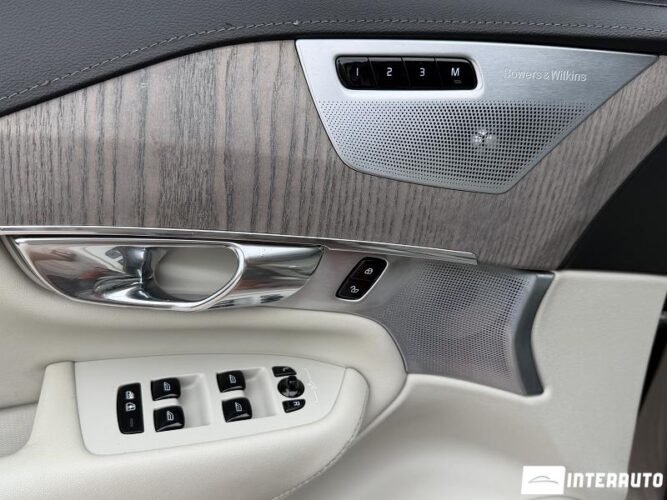 Volvo XC 90 44 volvo XC 90 2020