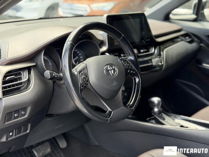 Toyota C-HR 38 toyota C-HR 2017