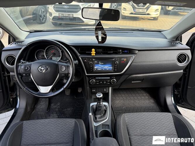 Toyota Auris 35 toyota Auris 2015