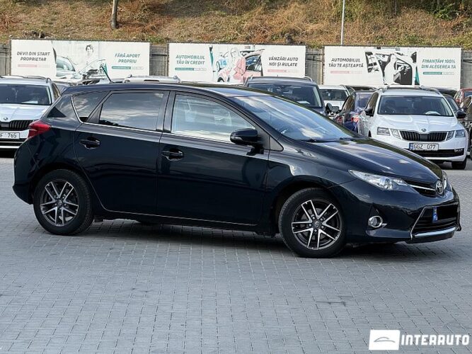 Toyota Auris 2015 doar la InterAuto