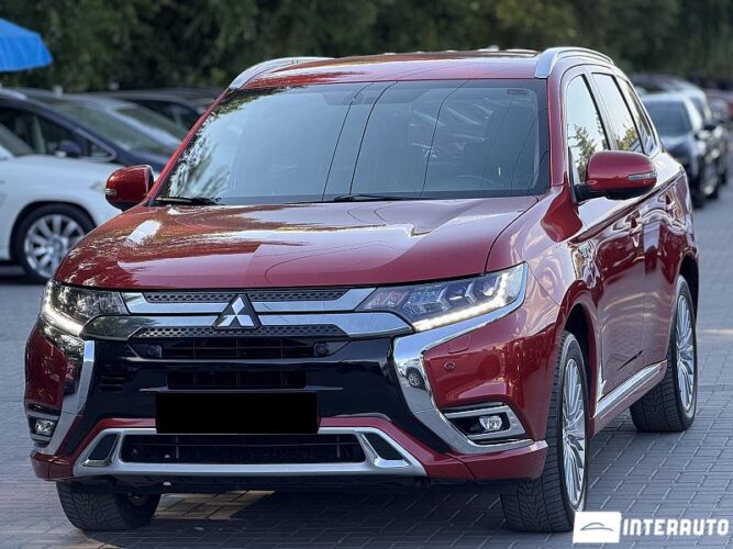 Mitsubishi Outlander 2019 doar la InterAuto