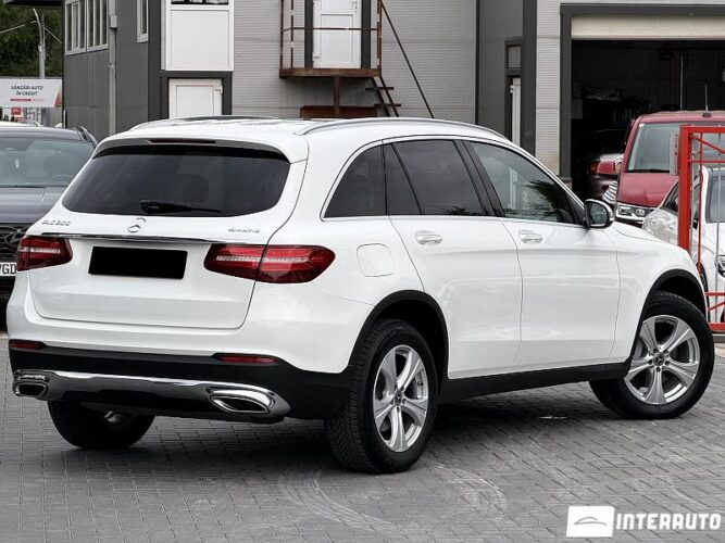 Mercedes GLC 300 34 mercedes GLC 300 2018