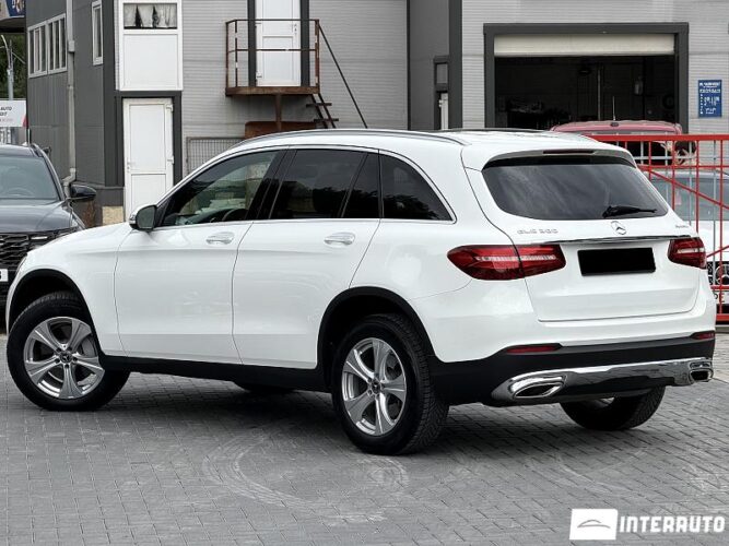 Mercedes GLC 300 32 mercedes GLC 300 2018