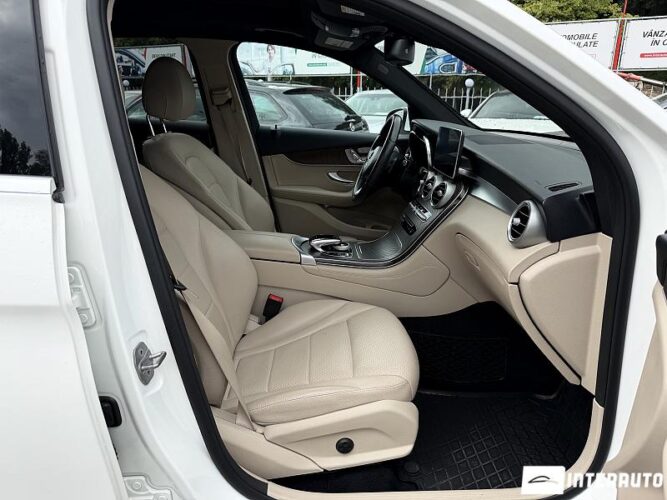 Mercedes GLC 300 36 mercedes GLC 300 2018