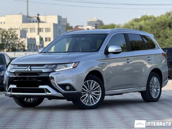 Mitsubishi Outlander 2019 doar la InterAuto