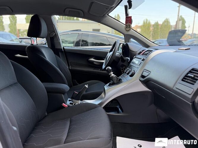 toyota Auris 2011