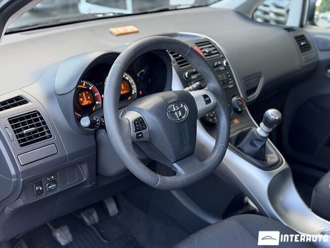 toyota Auris 2011