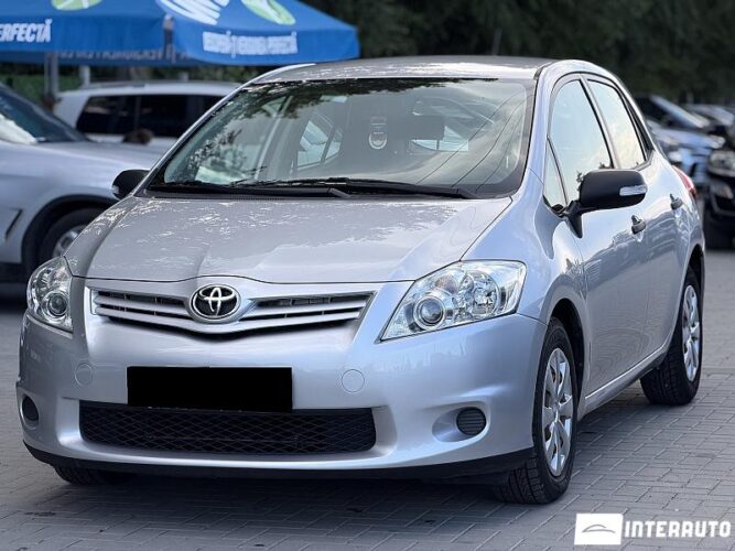 Toyota Auris 2011 doar la InterAuto