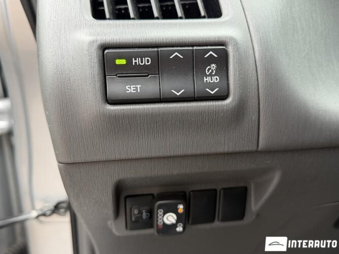 toyota Prius Plus / V 2013
