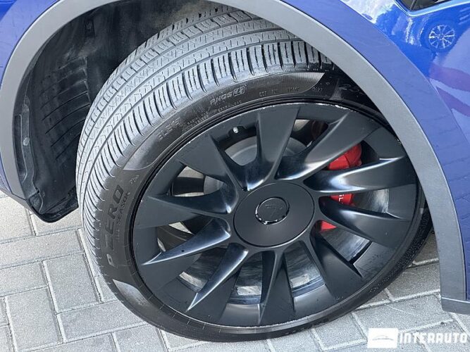 tesla Model Y 2021