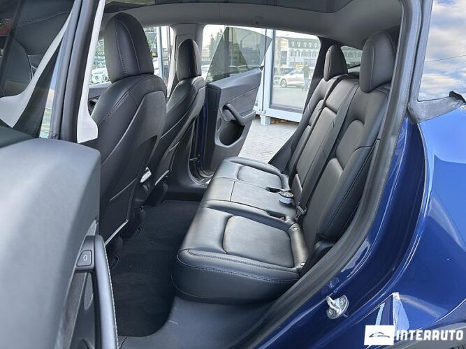 tesla Model Y 2021