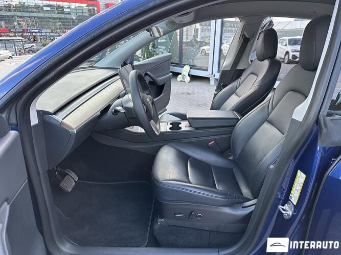 tesla Model Y 2021