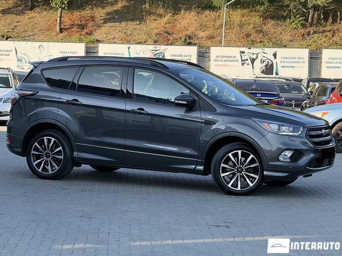 Ford Kuga 2017 doar la InterAuto