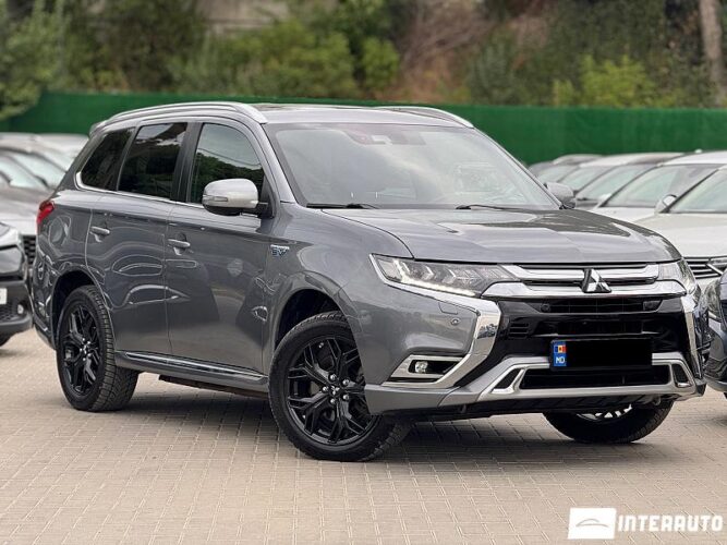 Mitsubishi Outlander 2018 doar la InterAuto