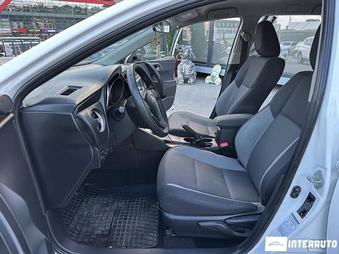 Toyota Auris 2016 doar la InterAuto