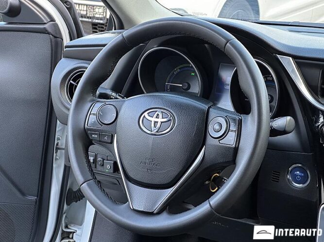 toyota Auris 2016