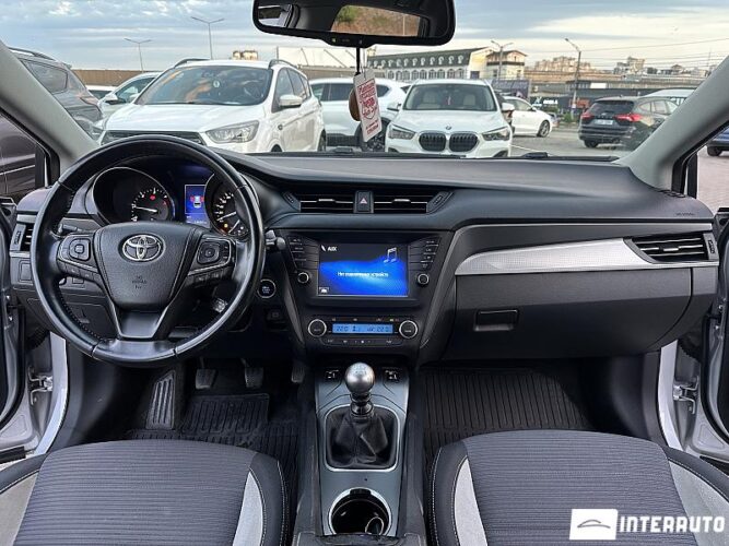 toyota Avensis 2015
