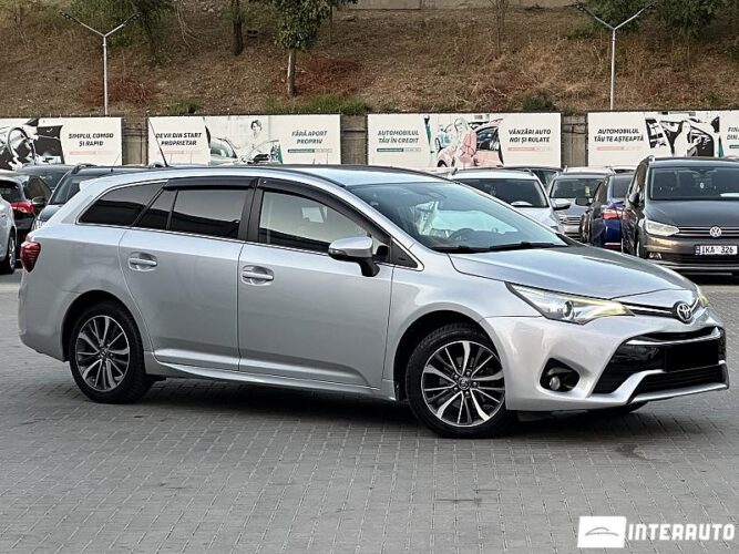 Toyota Avensis 2015 doar la InterAuto