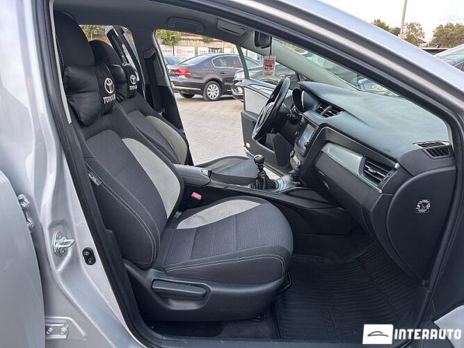 toyota Avensis 2015