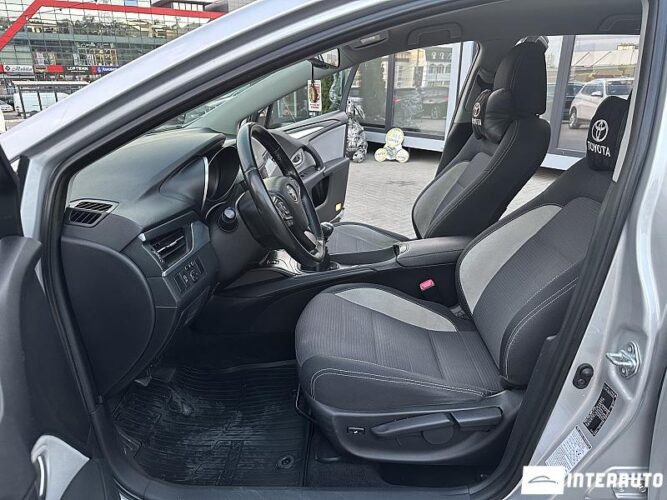 toyota Avensis 2015