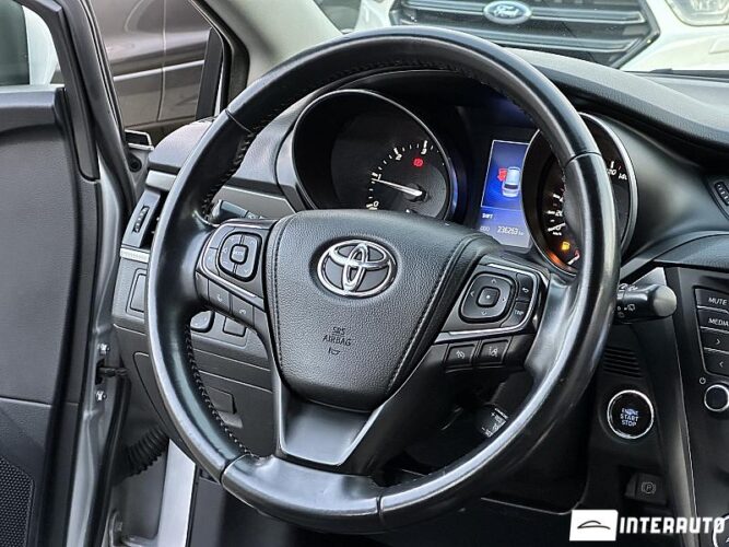 toyota Avensis 2015